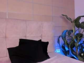 Sara live webcam show