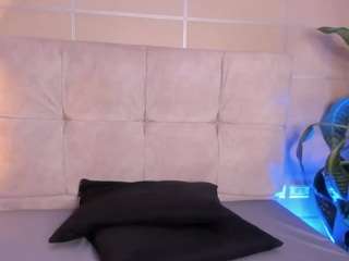 Sara live webcam show