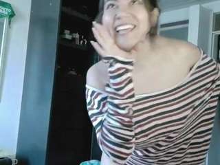 AmberHotWorsted live cam preview