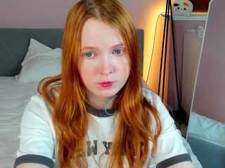 ari-kittyy live webcam show