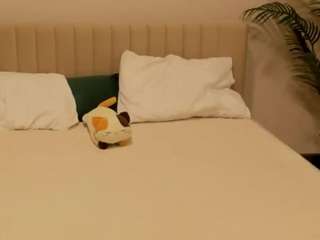 ari-kittyy's live room