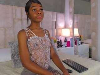 isis-brown Live Webcam on CamSoda