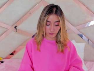 lucy-davies's live room