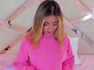 lucy-davies's live room