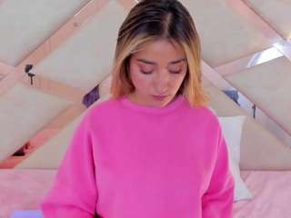 lucy-davies's live room