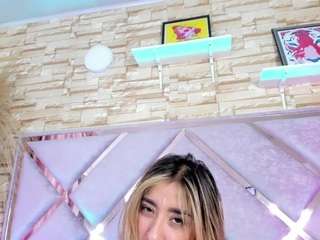 lucy-davies live cam preview
