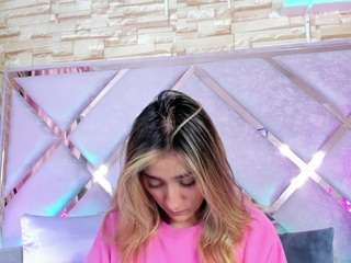 lucy-davies live cam preview