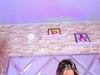 lucy-davies live cam preview
