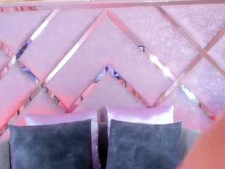 lucy-davies live cam preview