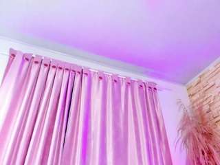 lucy-davies live cam preview