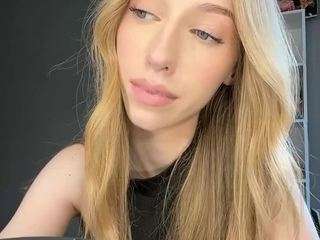 laraethurrell
