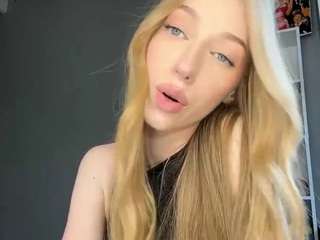 Live cam show with LaraeThurrell