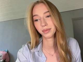 Live cam show with LaraeThurrell