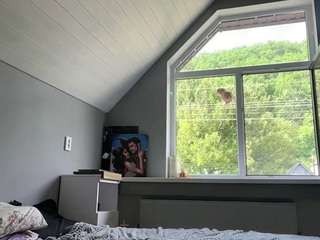 laraethurrell