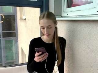 laraethurrell