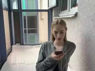 laraethurrell