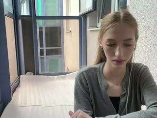 laraethurrell
