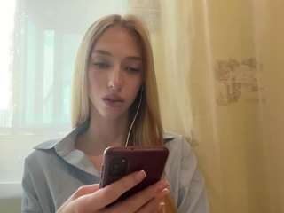 le modèle laraethurrell est en webcam porno dans un show sur le site camsoda, il possède les tags suivants: athletic,oil,yoga,wet,upskirt,twerk,tease,tattoos,spank,solo,skinny,shaved pussy,sexting,role play,public,pov,normal,bedroom,cute,bikini
