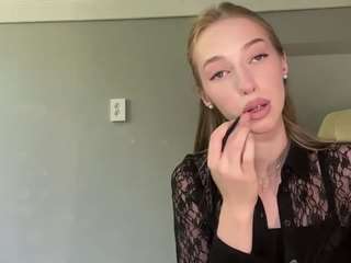 laraethurrell