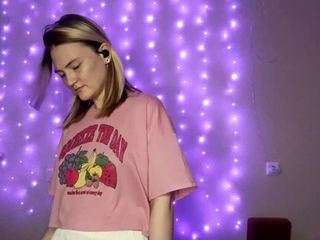 Live cam show with CherrieQuinalty