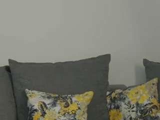 PureOrgasm live cam preview