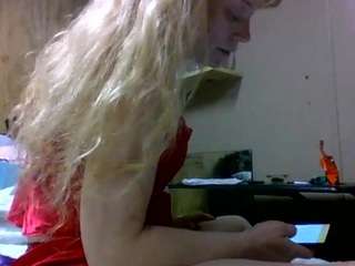 BlondeBootyCutie live webcam show
