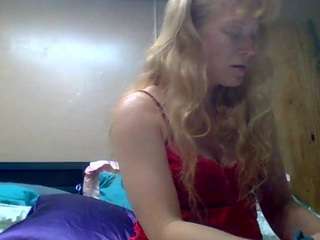 BlondeBootyCutie live webcam show