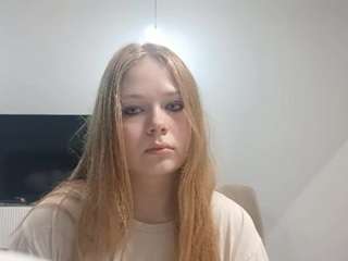 Live cam show with CarlineMcfield