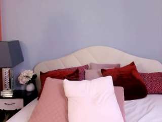 hornyymilff live webcam show
