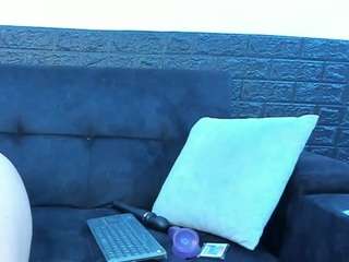 kary-garcia's live room