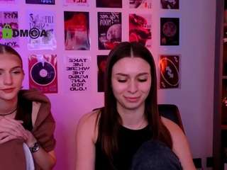 Naomi-perl's cam show statistics and live stream