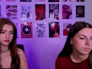 naomi-perl live webcam show