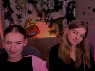 naomi-perl live cam preview