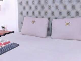 Coonie-Paige live webcam show