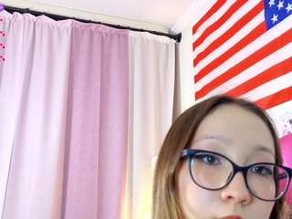 karolinacream live webcam show
