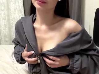 AdelaKrzesinski live webcam show