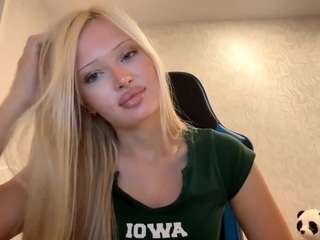AdrienneHafenbrack live webcam on Soda Cams