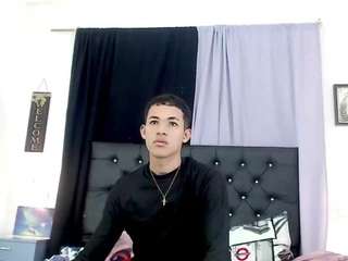 PhillipCoxx live webcam show
