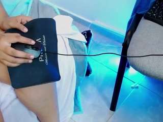 Slendyclub's cam show statistics and live stream