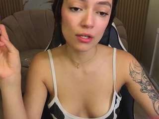 cinnamon-b live webcam show