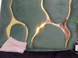 milapetiteAsm live webcam show