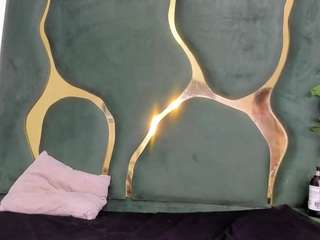 milapetiteAsm live webcam show