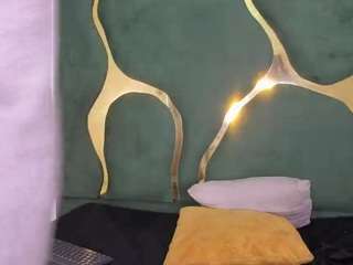 milapetiteAsm live webcam show