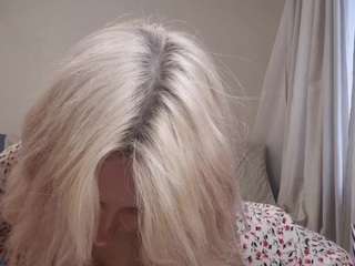 Johnnybrierre's cam show statistics and live stream