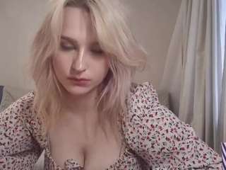 Johnnybrierre's cam show statistics and live stream