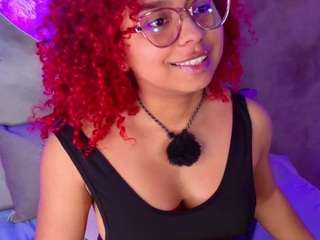 lara-curly