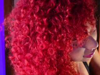 lara-curly