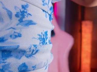 lara-curly live webcam show