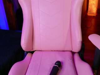 lara-curly live webcam show