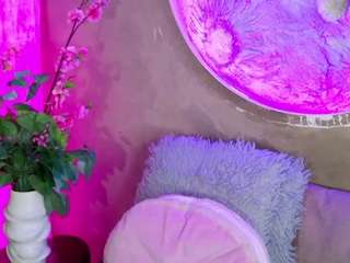lara-curly live webcam show